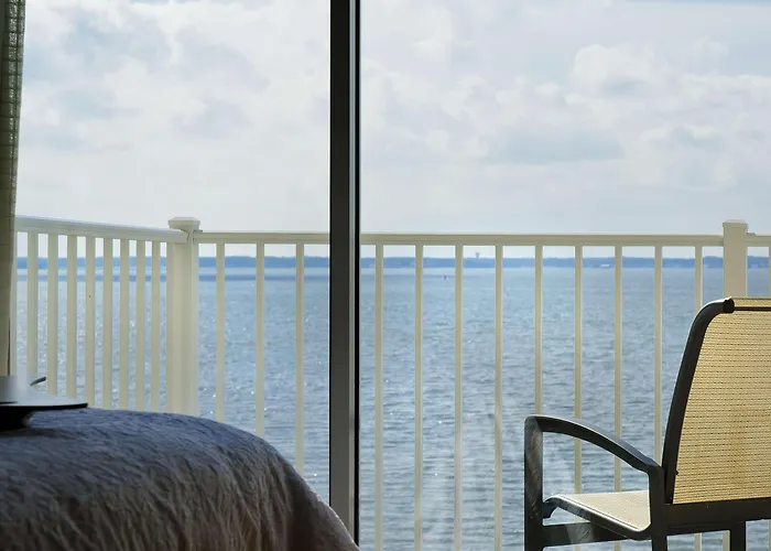 Hampton & Ocean Bayfront-convention Center 3*