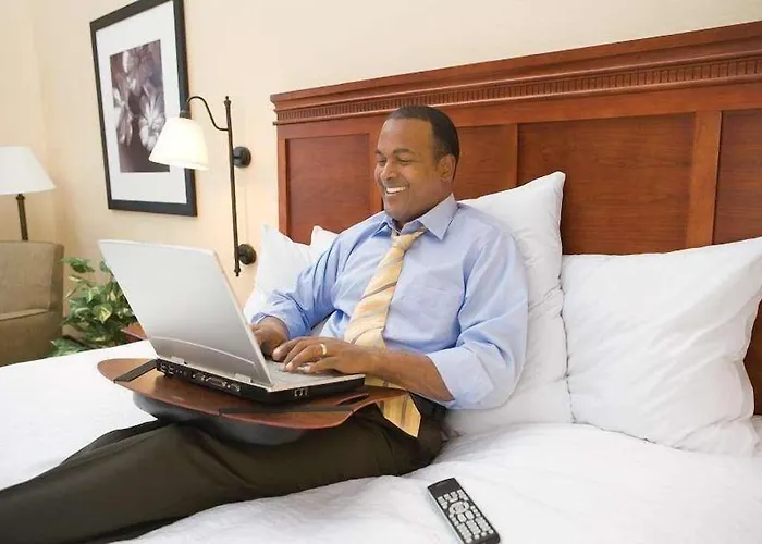 Hotel Hampton & Ocean Bayfront-convention Center