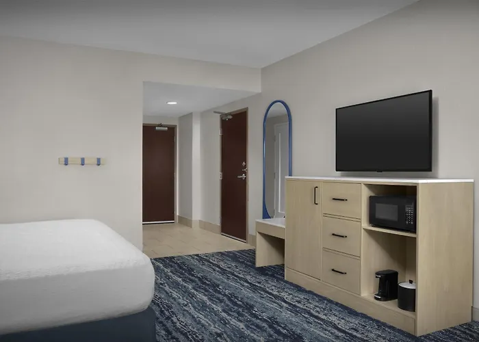 Hotel Hampton & Ocean Bayfront-convention Center
