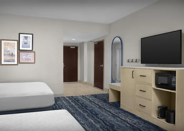 Hotel Hampton & Ocean Bayfront-convention Center