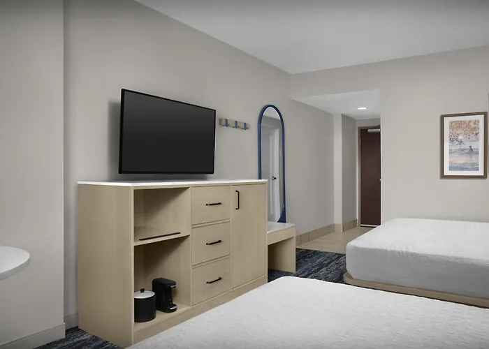 Hampton & Ocean Bayfront-convention Center 3*